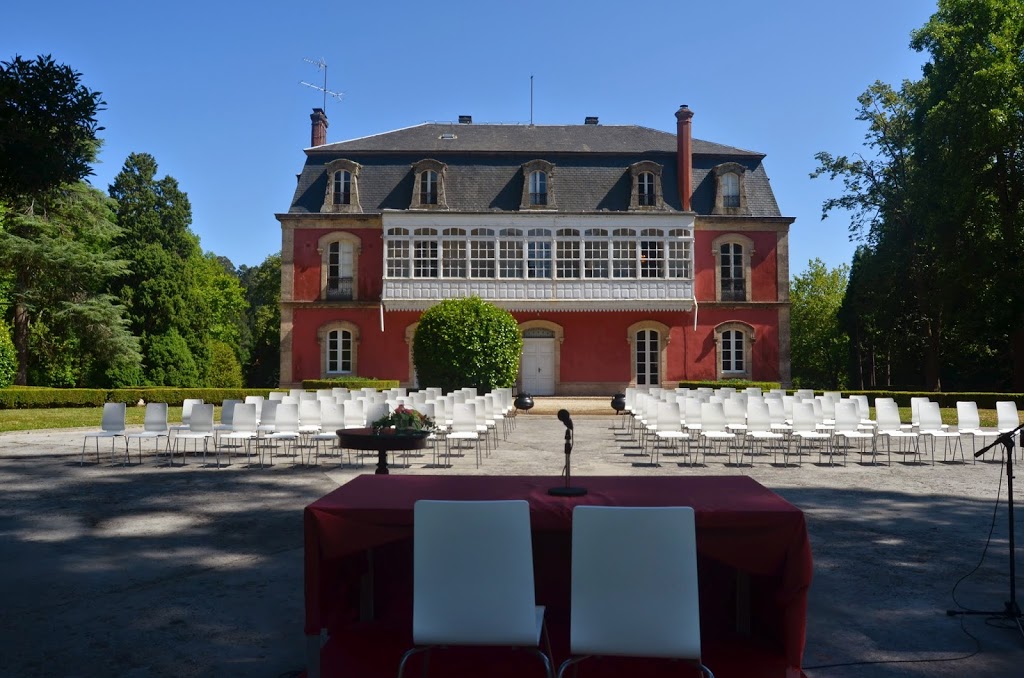 Jardines de IFFE Business School antes de la llegada de alumnos